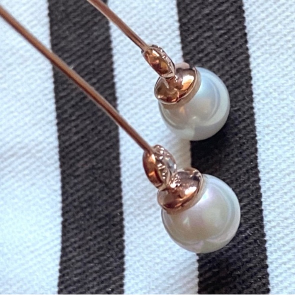 Henri Bendel Rose Gold Tone Imitation Pearl Linear Earrings NWOT mini dust bag - Picture 3 of 6